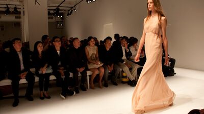 Sadeliğin şıklığı Calvin Klein 2012 İlkbahar / Yaz Koleksiyonu