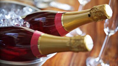 Şampanya şişenizi giydirerek fark yaratın