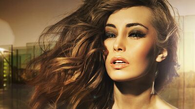 Asıl reklam, ünlülerin saçları!