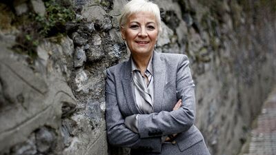 Siyasete kadın eli değdi