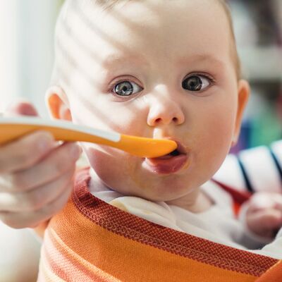 Bebeğinize 1 yaşından önce bu besinleri vermeyin!