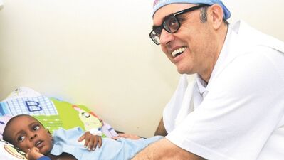 Rektör Söylet, Kenyalı 24 çocuğu ameliyat etti