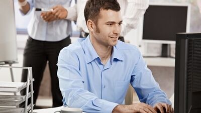 Çok ayıp! Erkeklerin %31'i iş yerinde ne yapıyor?