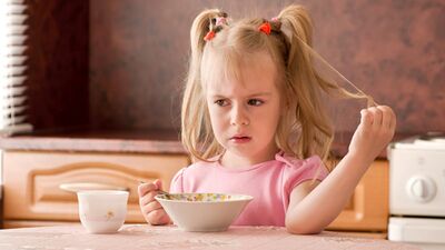 Sevgi görmeyen çocuk yemek yemiyor