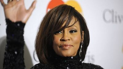 Whitney Houston'ı kim boğdu?