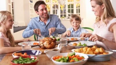 Ebeveynlerin çocuklarının yanında dikkat etmesi gereken 9 davranış