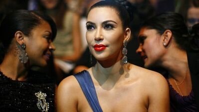 Kim Kardashian 'Kardeşimin bebeğinin taşıyıcı annesi olabilirim'