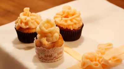 Renkli buttercream ve ganajlı cupcake