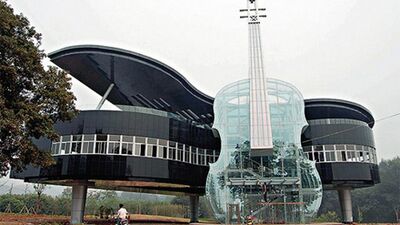 Görenleri şaşkına çeviren sıradışı binalar