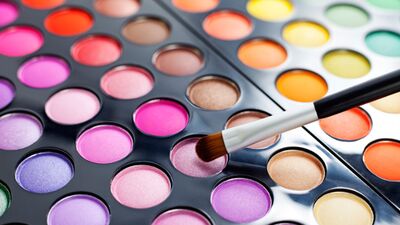 Sezonun yepyeni renklerinden oluşan makyaj trendleri