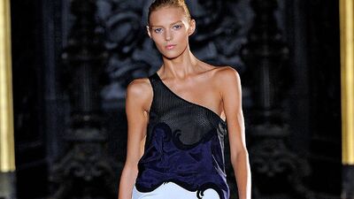 İhtişamlı kıvrımlarıyla Stella McCartney 2012 İlkbahar / Yaz Koleksiyonu