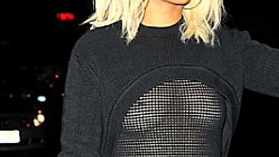 Rihanna bu kez çok dikkat çekti!