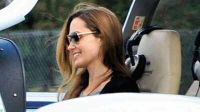 Pilot Angelina uçarak stres attı