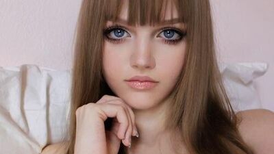 Canlı Barbie bebekler! Genç kızlar ne yapmaya çalışıyor?