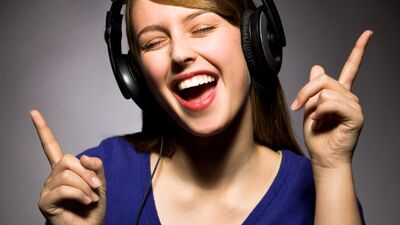 Müzik dinleyenler dikkat! Uzmanların tavsiyelerine kulak verin!