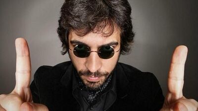 Okan Bayülgen'in Twitter'da başlattığı "Mağazada Sızma" eylemi