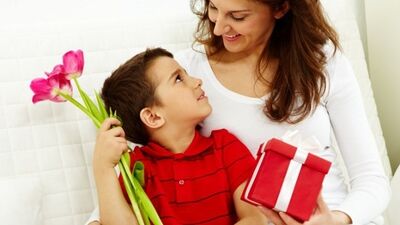 Annenize burcuna göre hediye almanın yolları