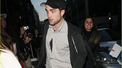 Genç kızların sevgilisi Robert Pattinson 26'ıncı yaşını kutladı!