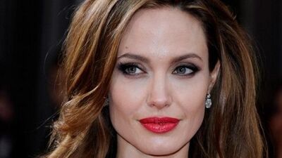 Mütevazı Angelina Jolie