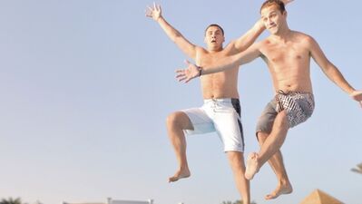 Yazın suda kızlara gösteriş yapmak kazalara yol açabilir!