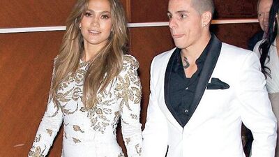 Gündüz eski kocasıyla gece sevgilisiyle el ele!