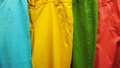 Renkli pantolonları doğru şekilde giyinmek için 7 ipucu!