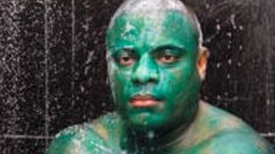 Boya çıkmadığı için Hulk gibi dolaşacak