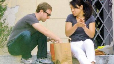 Para çekemedi hamburger yedi