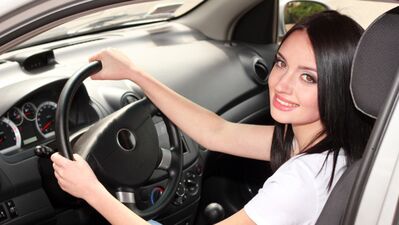 Arabada klima ile evde pencereyi açarak serinleyin