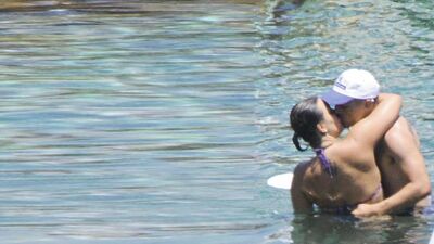 Kaptan Alex tatilde aşka geldi!