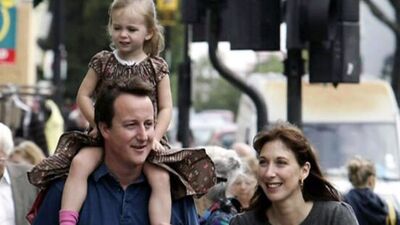 Kızını pub'da unutan başkan!