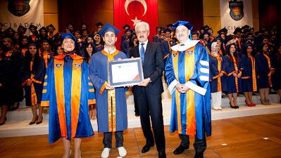 127 şanslı gencin mezuniyet sevinci!