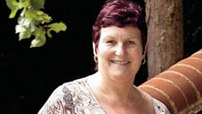 10 bebeğe taşıyıcı annelik yaptı