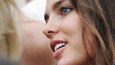 Ödül töreninde herkesi büyüledi