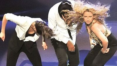 Hadise'den 40 bin kişiye konser...