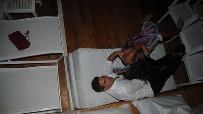 Önce balkonda şimdi şezlongda!