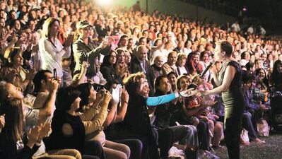 Nilüfer: ''Yeniden sahnede olmak çok güzel...''