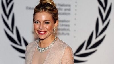Sienna Miller anne oldu!