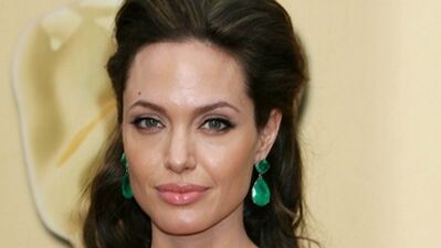 Takılarını satıp okul yapacak!