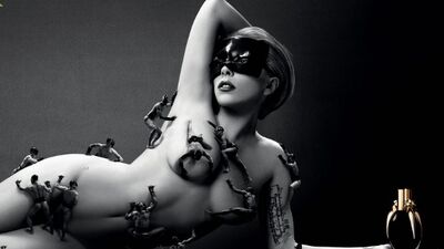 Lady Gaga çırılçıplak!
