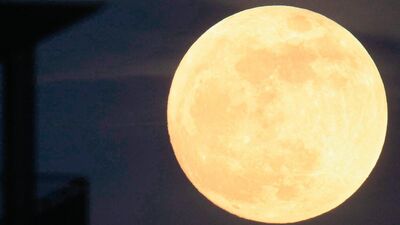 100 Türk Ay'dan arsa aldı!