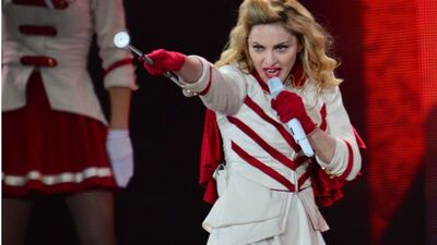 Varşova'da Madonna konserine protesto!