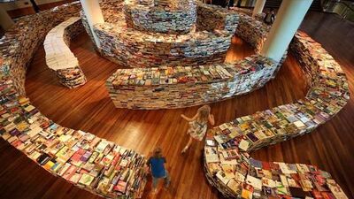 Kitapların arasında kaybolmaya ne dersiniz? İşte kitap labirenti!