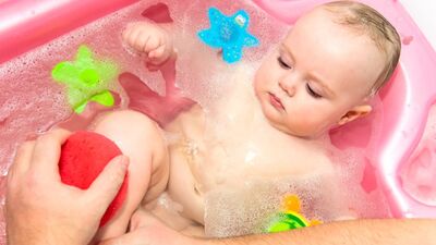 Bebeğinize banyoyu sevdirin...