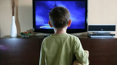 Çocuğun 12 bin saati okulda 18 bin saati TV başında geçiyor!