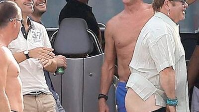 Elton John: "Popomu da çekin!"