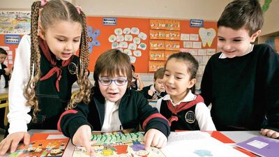 66 ayı dolduran çocuğunu okula gönderen velinin de kafası karışık!