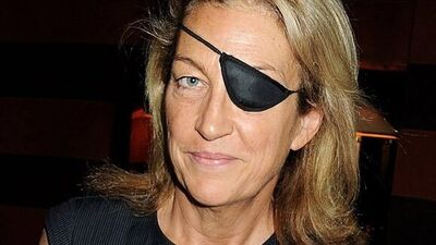 Prada ceketli tek gözlü korsan!