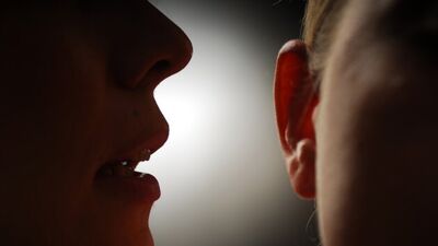 Rüyada kulağa Esma-ül Hüsna söylenmesi...