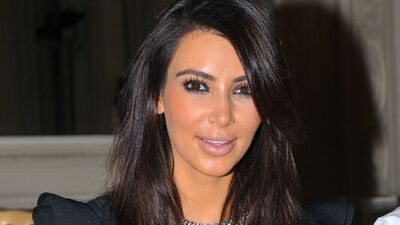 100 ayakkabısını hayrına bağışlıyor!